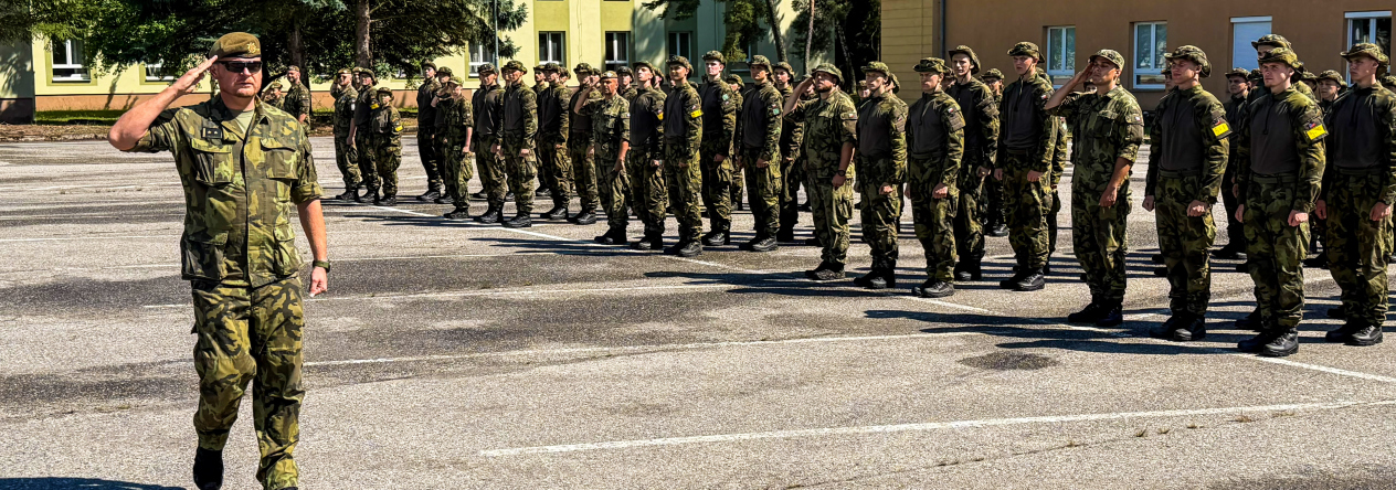 Nástup DVC k předání mince 152. žpr
