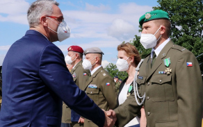 cet._lukas_chytil_prevzal_zasluzny_kriz_ministra_obrany_2.jpg