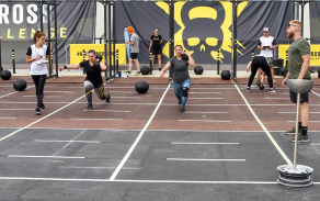 synchro_1-arm_dumbbell_fr_walking_lunges_15kg.jpg